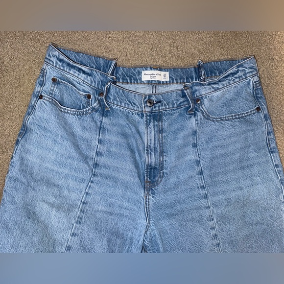 Abercrombie & Fitch *Curve Love* Light Blue Wide Leg Jeans - Picture 4 of 6